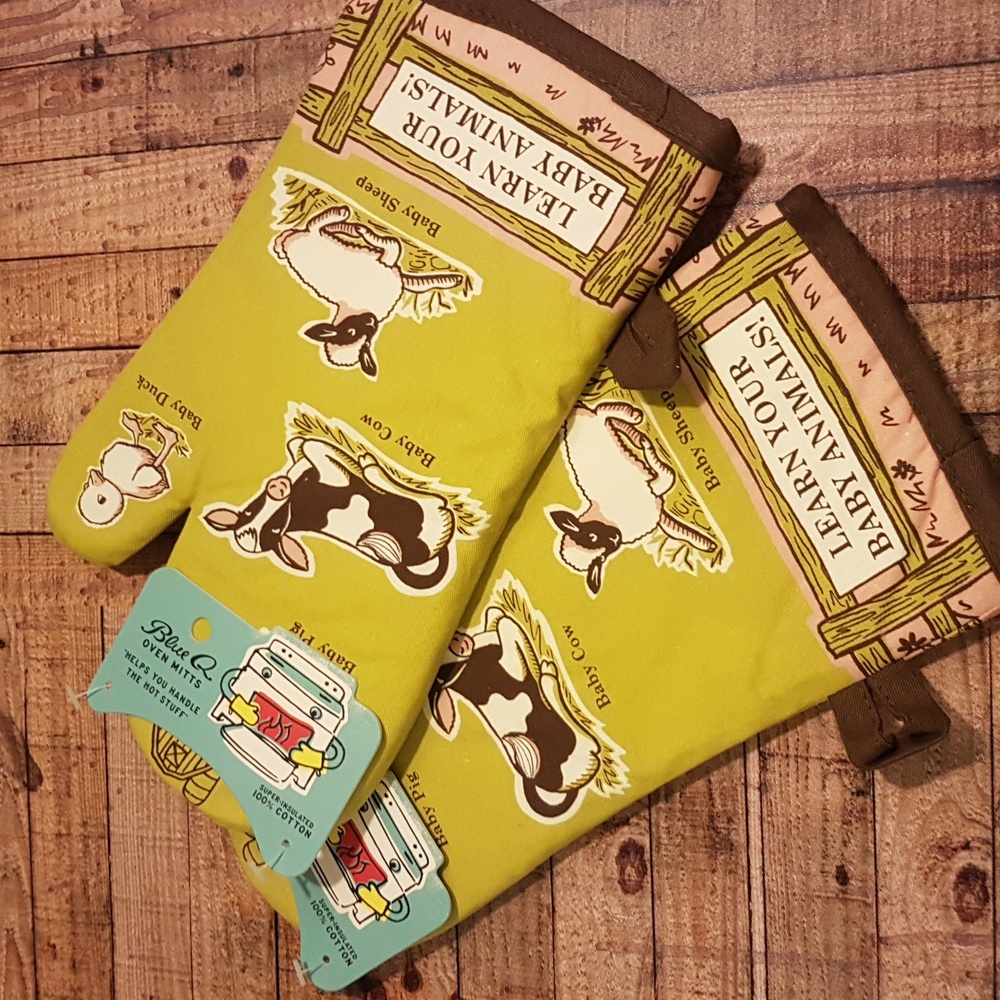 Blue Q NWT oven mitts